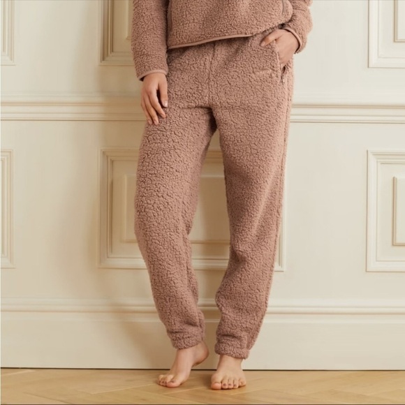 SKIMS Pants - NWT SKIMS Cozy Knit High Waisted Sherpa Jogger Tigers Eye XL